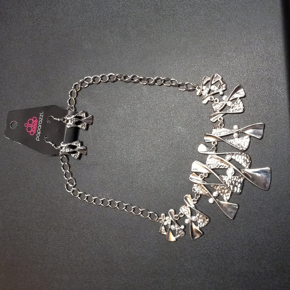 Paparazzi Neclace and Earrings